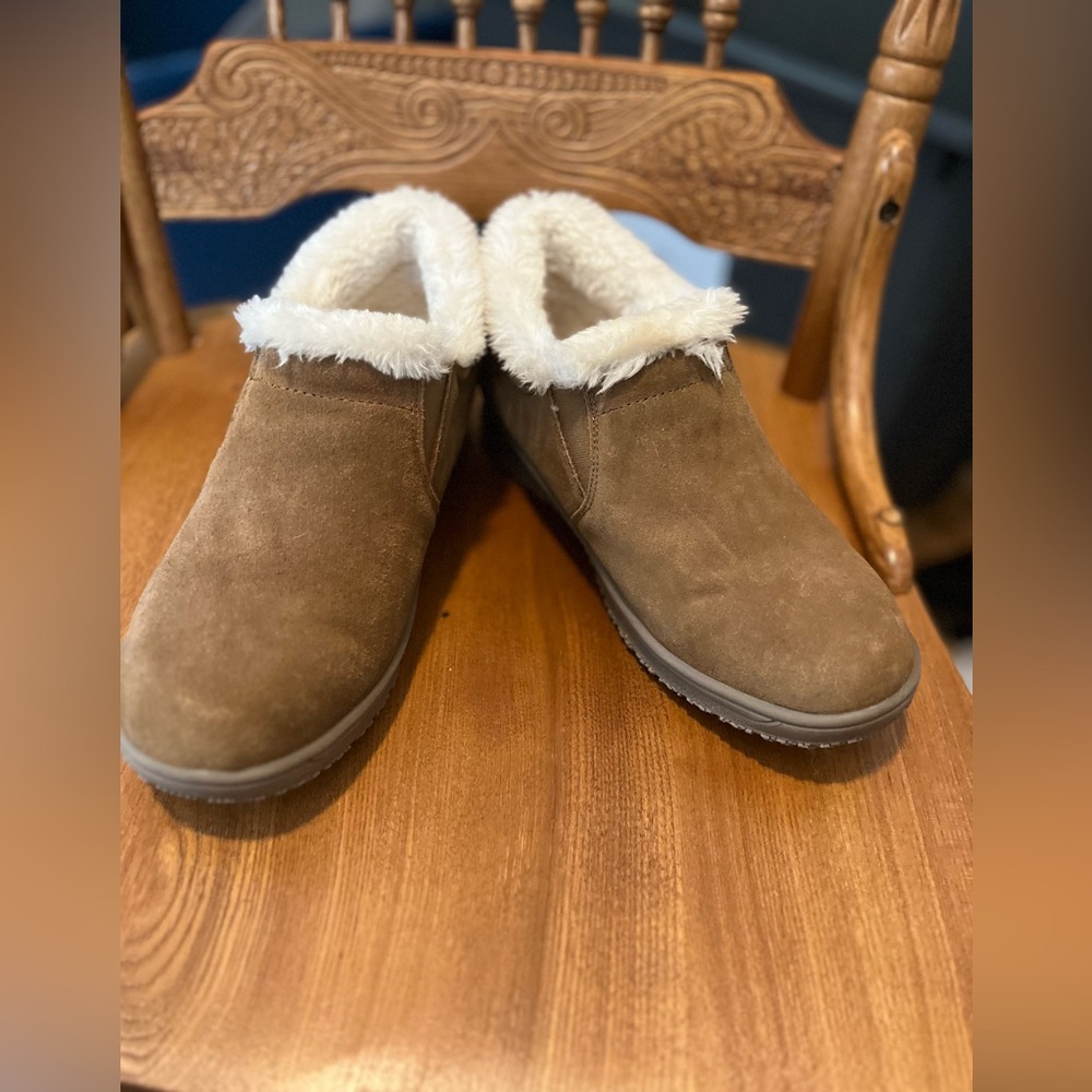 Minnetonka Brown Suede Slip-On Shoes with Faux Fur Lining
